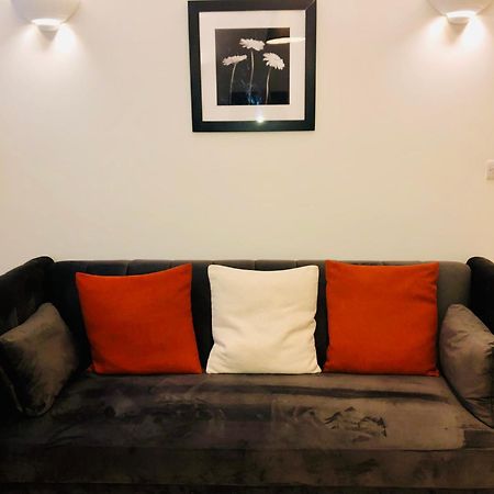 Luxury Apartment In The Heart Of Бат Екстериор снимка