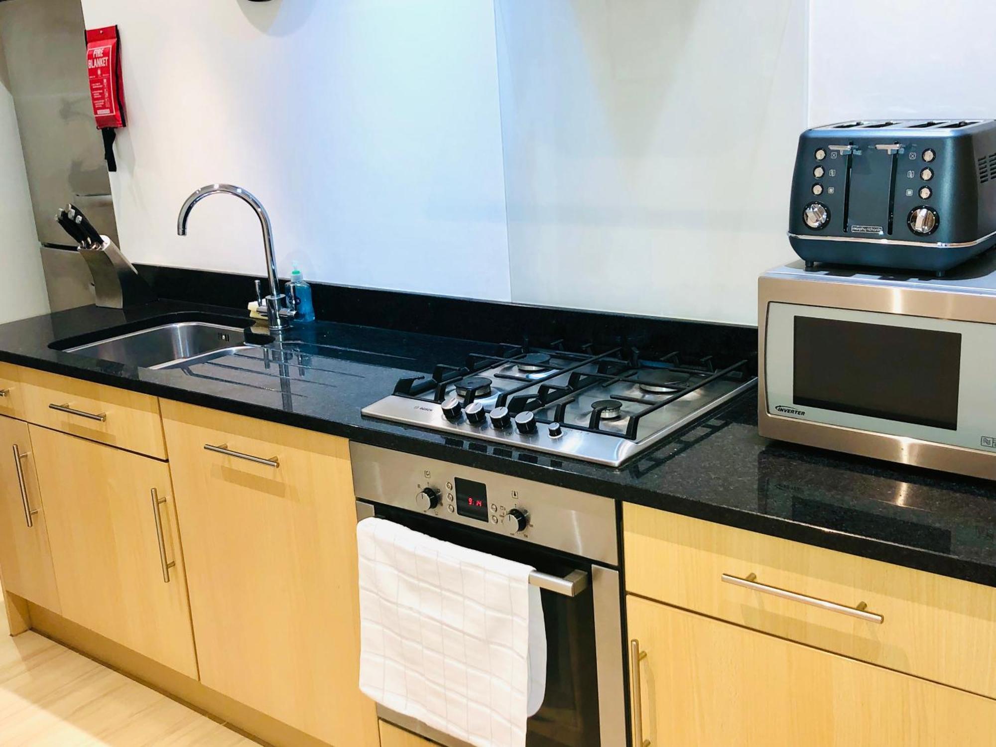 Luxury Apartment In The Heart Of Бат Екстериор снимка