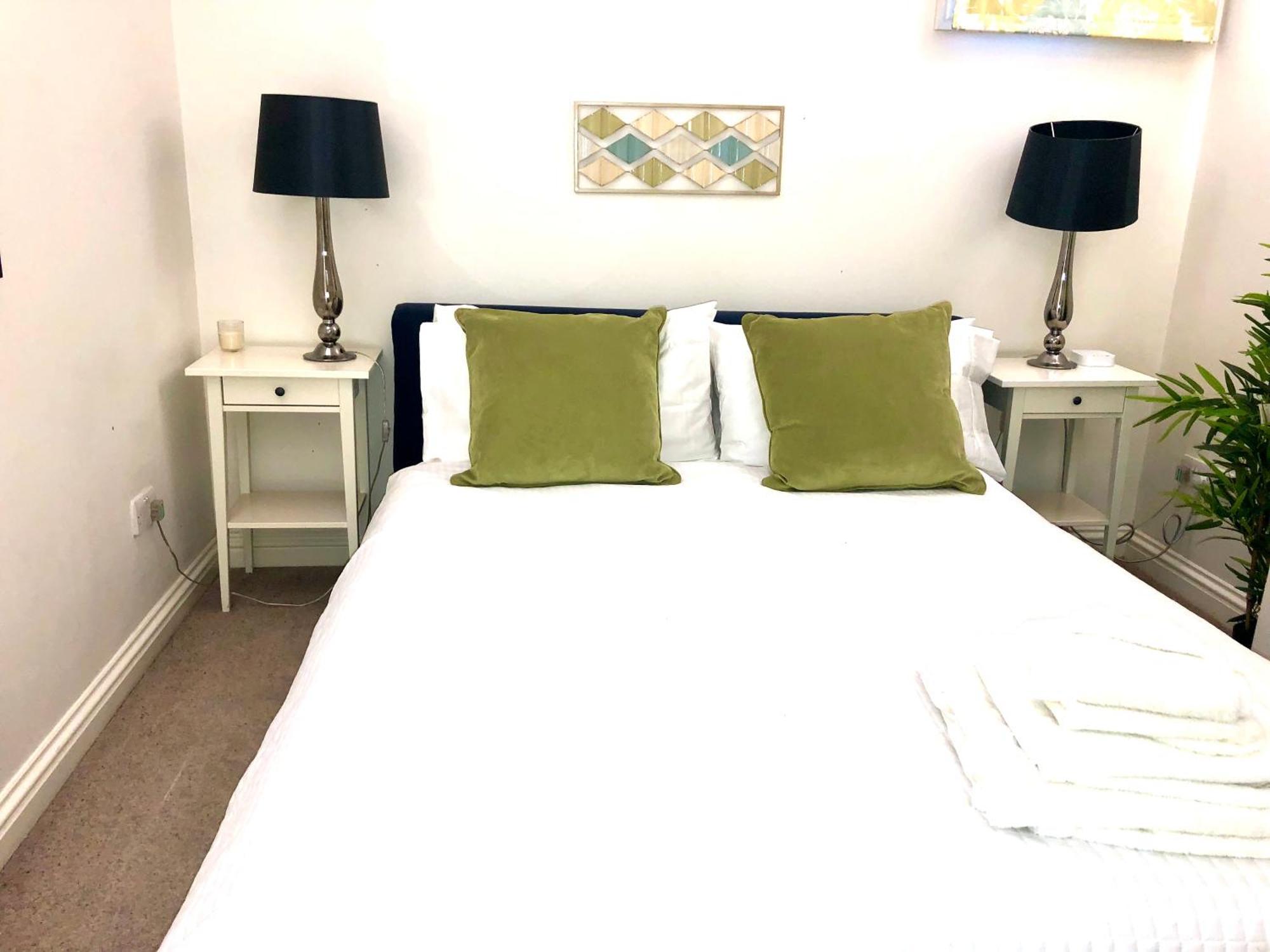 Luxury Apartment In The Heart Of Бат Екстериор снимка