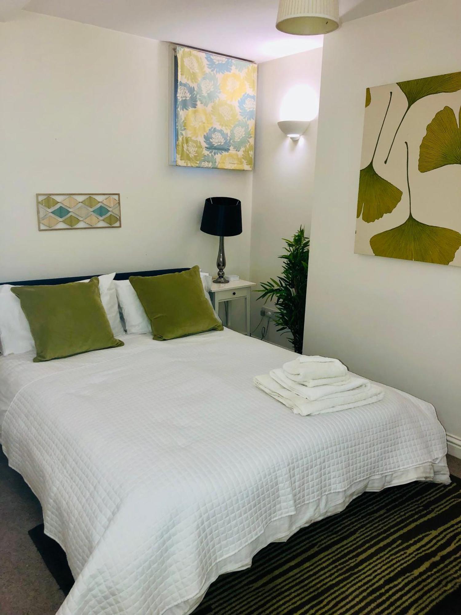 Luxury Apartment In The Heart Of Бат Екстериор снимка