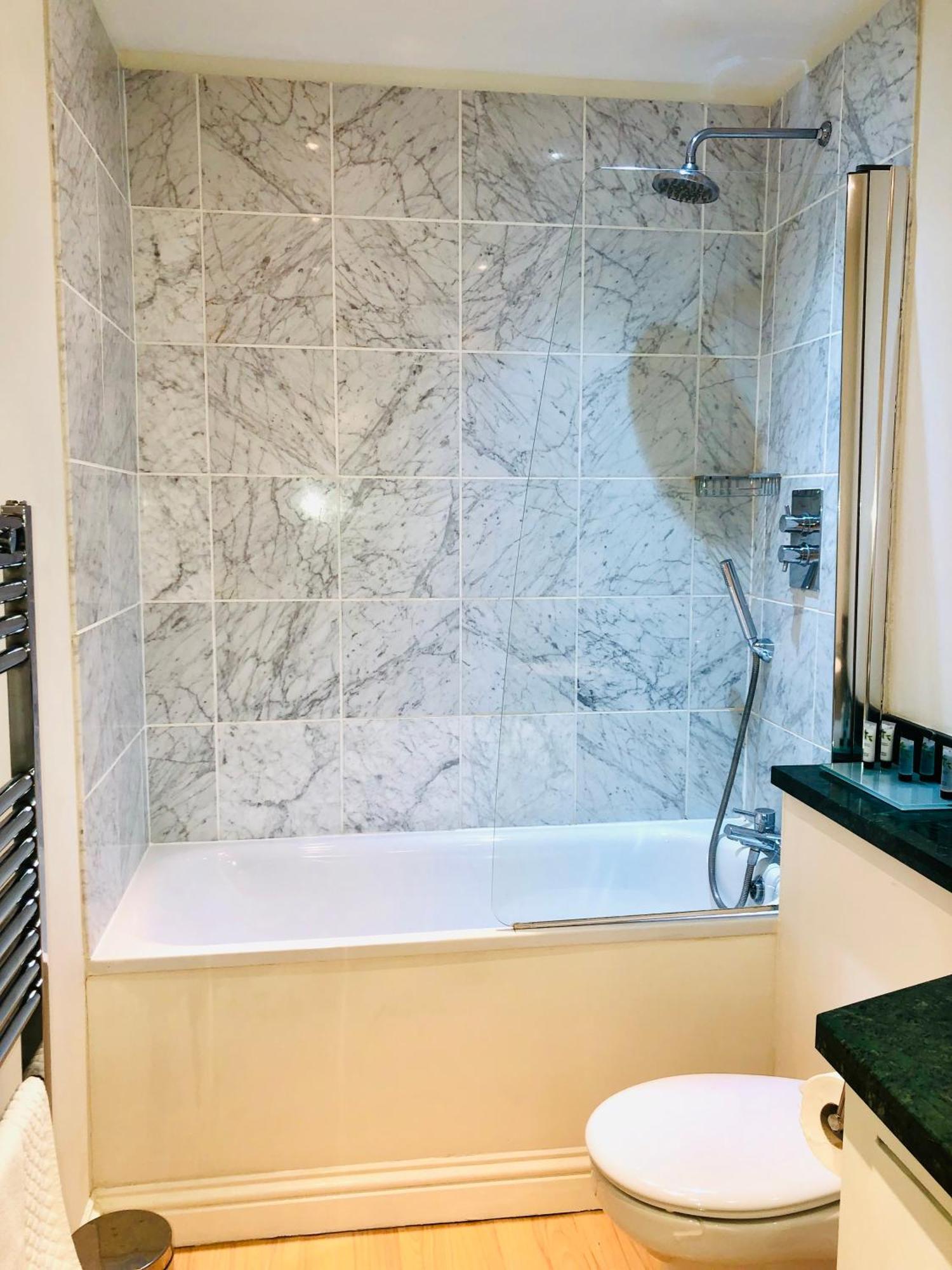 Luxury Apartment In The Heart Of Бат Екстериор снимка